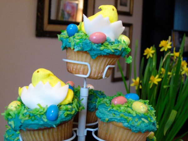 How to Make Chick & Egg Easter Cupcakes