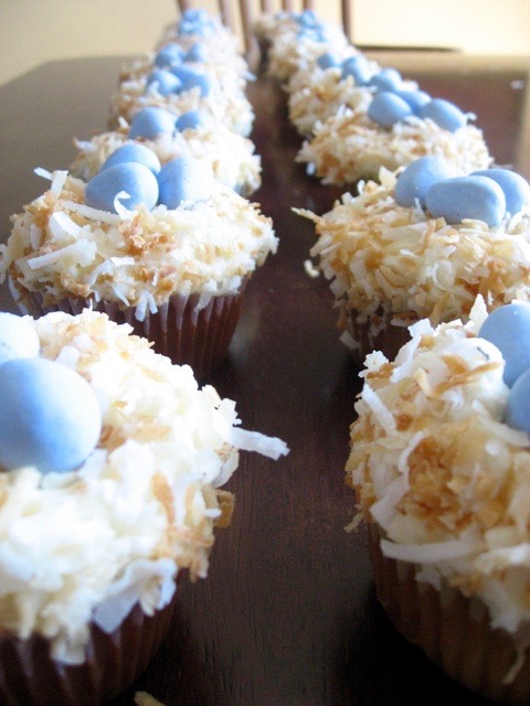 How to make springtime robin's nest cupcakes