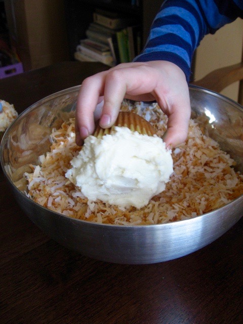 How to make springtime robin's nest cupcakes