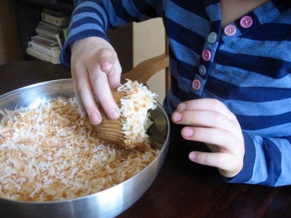 How to make springtime robin's nest cupcakes