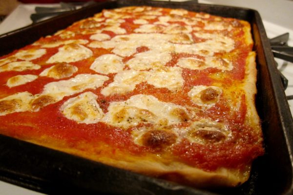 How to make pan pizza from scratch at home